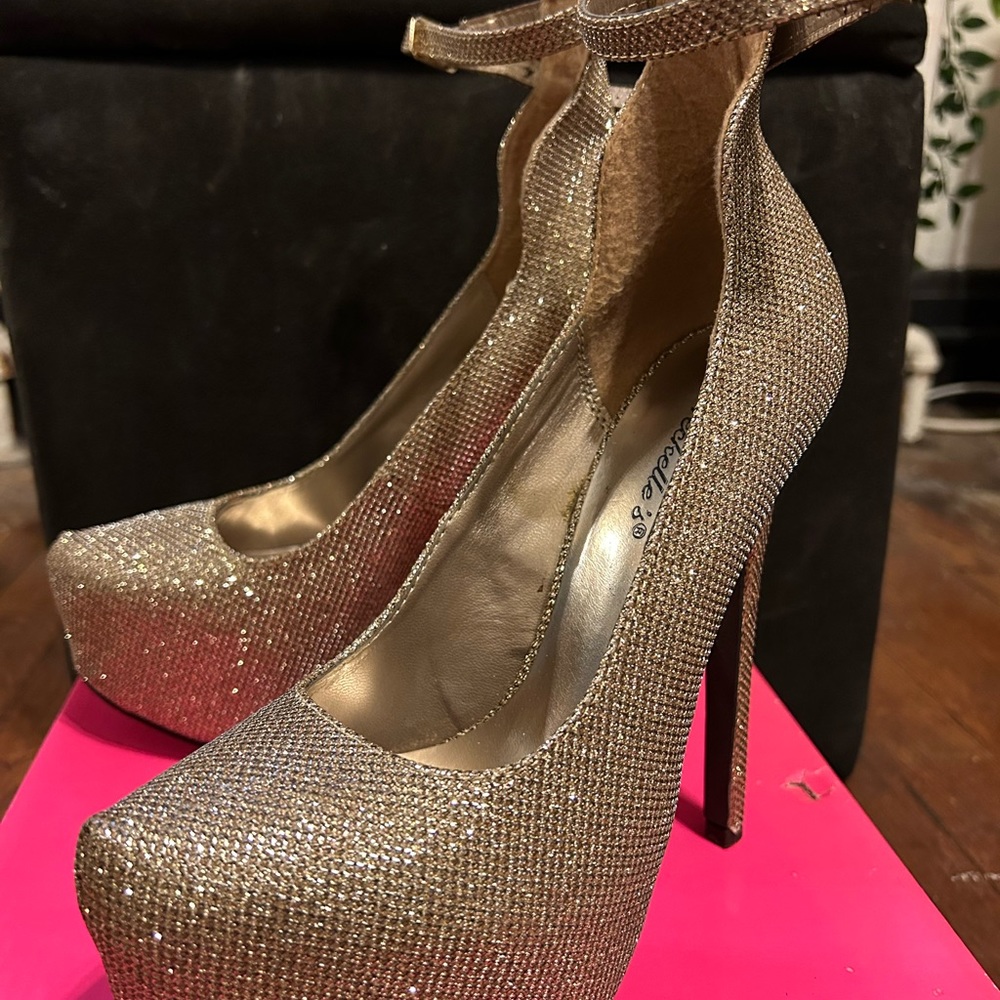 Gold glitter heel